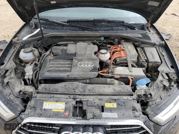 ✅ 2018 Audi A3 e-tron Sportback Premium Plus • VIN: WAUTPBFF1JA079414 • Лот: 81310934. Опубликован ранее на Copart с пробегом 121 587 миль. Бесплатный доступ к архиву аукционных продаж из США и подробный отчёт об истории автомобиля на DreamBid. Изображение 12.