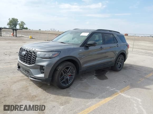 ✅ 2025 Ford Explorer ST-Line • VIN: 1FMUK8KH4SGB82126 • Lot: 43347333. Listed on IAAI with 14,248 mi. Free auction sales archive from the USA and detailed vehicle history report at DreamBid. Image 2.
