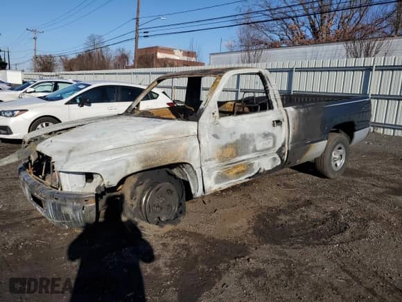 1998 Dodge 1500 с VIN 1B7HC16Y3WS517187, выставлен на аукционе Copart как лот 83579384 с пробегом Не указан миль и На запчасти • Non repairable. История ставок и продаж доступна на DreamBid. Изображение 1.