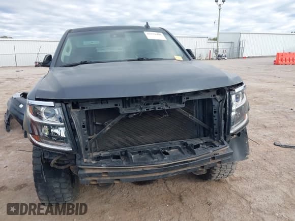 ✅ 2016 Chevrolet Suburban LT • VIN: 1GNSKHKC9GR317622 • Lot: 43579400. Wystawiony na IAAI z przebiegiem 92 808 mil. Bezpłatny archiwum sprzedaży aukcyjnych z USA i szczegółowy raport historii pojazdu na DreamBid. Zdjęcie 13.