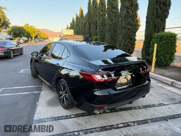 2025 Toyota Camry LE с VIN 4T1DAACK7SU086710, выставлен на аукционе Copart как лот 81525965 с пробегом 11 361 миль миль и Списание • Salvage title. История ставок и продаж доступна на DreamBid. Изображение 3.