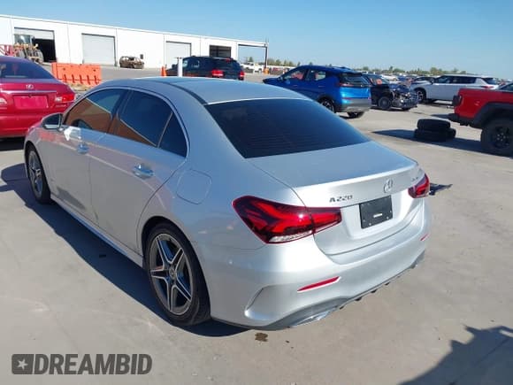 ✅ 2021 Mercedes-Benz A 220 • VIN: W1K3G4FBXMJ290150 • Lot: 43463494. Wystawiony na IAAI z przebiegiem 45 907 mil. Bezpłatny archiwum sprzedaży aukcyjnych z USA i szczegółowy raport historii pojazdu na DreamBid. Zdjęcie 3.