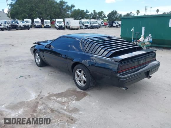 ✅ 1987 Pontiac Firebird • VIN: 1G2FS21H1HN230959 • Лот: 42983630. Опубликован ранее на IAAI с пробегом 189 642 миль. Бесплатный доступ к архиву аукционных продаж из США и подробный отчёт об истории автомобиля на DreamBid. Изображение 3.