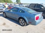 ✅ 2008 Ford Mustang Deluxe • VIN: 1ZVHT80N685105688 • Lot: 43061465. Wystawiony na IAAI z przebiegiem 84 730 mil. Bezpłatny archiwum sprzedaży aukcyjnych z USA i szczegółowy raport historii pojazdu na DreamBid. Zdjęcie 3.