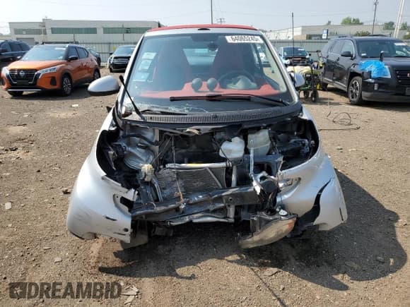 ✅ 2013 Smart fortwo Passion • VIN: WMEEK3BA6DK589056 • Lot: 64065245. Wystawiony na Copart z przebiegiem 100 123 mil. Bezpłatny archiwum sprzedaży aukcyjnych z USA i szczegółowy raport historii pojazdu na DreamBid. Zdjęcie 5.
