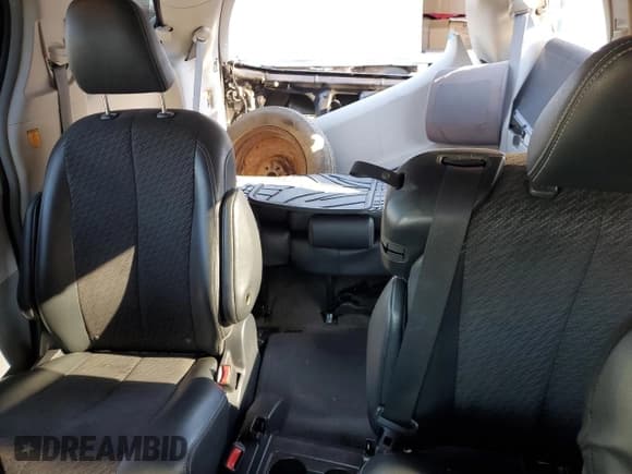 ✅ 2011 Toyota Sienna SE • VIN: 5TDXK3DC0BS174746 • Lot: 89679785. Listed on Copart with 177,935 mi. Free auction sales archive from the USA and detailed vehicle history report at DreamBid. Image 10.