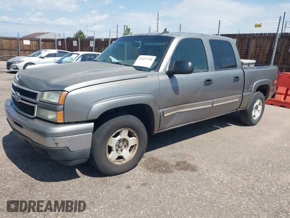 2006 Chevrolet Silverado 1500 LT1 z VIN 2GCEK13Z961269076, wystawiony jako IAAI lot #42697230 z przebiegiem 283 980 mil mil oraz . Historia ofert i sprzedaży dostępna na DreamBid. Obrazek 16.