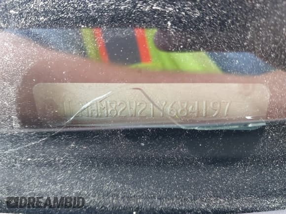 ✅ 2001 Lincoln Town Car Signature • VIN: 1LNHM82W21Y684197 • Lot: 41944429. Wystawiony na IAAI z przebiegiem 159 297 mil. Bezpłatny archiwum sprzedaży aukcyjnych z USA i szczegółowy raport historii pojazdu na DreamBid. Zdjęcie 9.