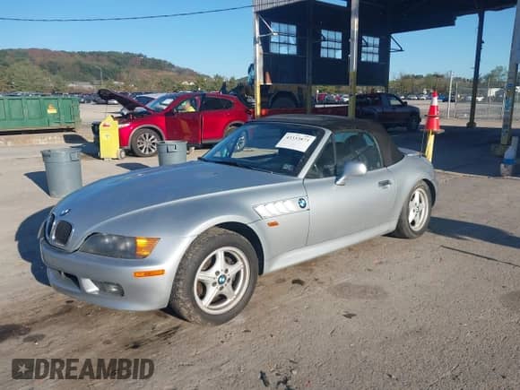 1998 BMW 3 Series Z3 1.9 with VIN 4USCH7330WLE10550, listed as a IAAI auction lot 43333873 with 84,380 mi miles and . Bid and sale history available at DreamBid. Image 2.
