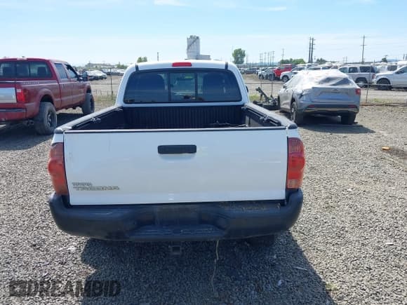 ✅ 2015 Toyota Tacoma • VIN: 5TFUX4EN8FX035829 • Lot: 42433731. Listed on IAAI with 116,369 mi. Free auction sales archive from the USA and detailed vehicle history report at DreamBid. Image 16.