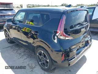 ✅ 2023 Kia Soul EX • VIN: KNDJ33AU3P7872320 • Lot: 43238540. Wystawiony na IAAI z przebiegiem 5 986 mil. Bezpłatny archiwum sprzedaży aukcyjnych z USA i szczegółowy raport historii pojazdu na DreamBid. Zdjęcie 3.