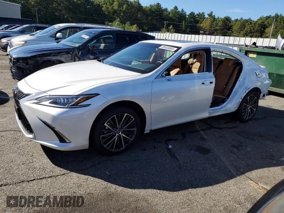 ✅ 2025 Lexus ES 350 • VIN: 58ADZ1B11SU199532 • Lot: 68655885. Wystawiony na Copart z przebiegiem 2 965 mil. Bezpłatny archiwum sprzedaży aukcyjnych z USA i szczegółowy raport historii pojazdu na DreamBid. Zdjęcie 1.