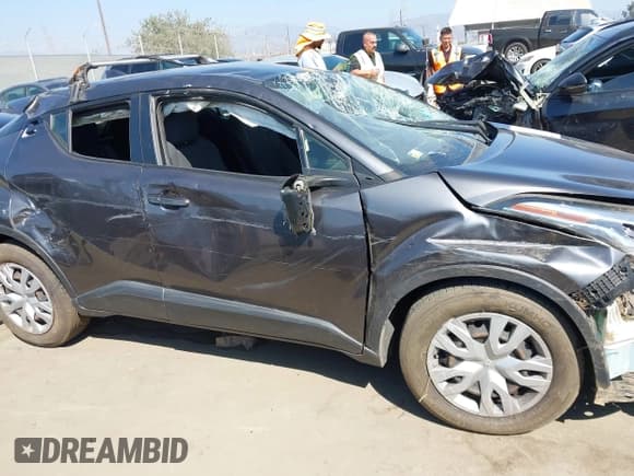 ✅ 2020 Toyota C-HR LE • VIN: JTNKHMBX6L1070387 • Lot: 43230394. Listed on IAAI with 59,357 mi. Free auction sales archive from the USA and detailed vehicle history report at DreamBid. Image 6.