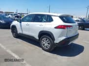 ✅ 2025 Toyota Corolla Cross L • VIN: 7MUAAAAG2SV132377 • Lot: 42864709. Wystawiony na IAAI z przebiegiem 7 286 mil. Bezpłatny archiwum sprzedaży aukcyjnych z USA i szczegółowy raport historii pojazdu na DreamBid. Zdjęcie 6.