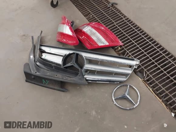 ✅ 2011 Mercedes-Benz C 300 Sport • VIN: WDDGF8BB2BR180774 • Lot: 43639309. Listed on IAAI with 135,449 mi. Free auction sales archive from the USA and detailed vehicle history report at DreamBid. Image 12.