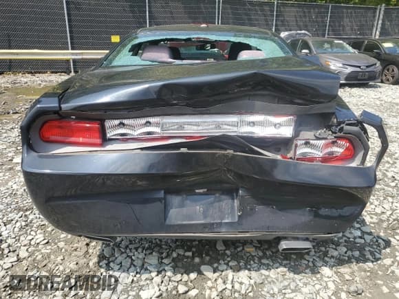 ✅ 2012 Dodge Challenger SXT • VIN: 2C3CDYAG9CH167635 • Lot: 69633954. Wystawiony na Copart z przebiegiem 199 758 mil. Bezpłatny archiwum sprzedaży aukcyjnych z USA i szczegółowy raport historii pojazdu na DreamBid. Zdjęcie 6.