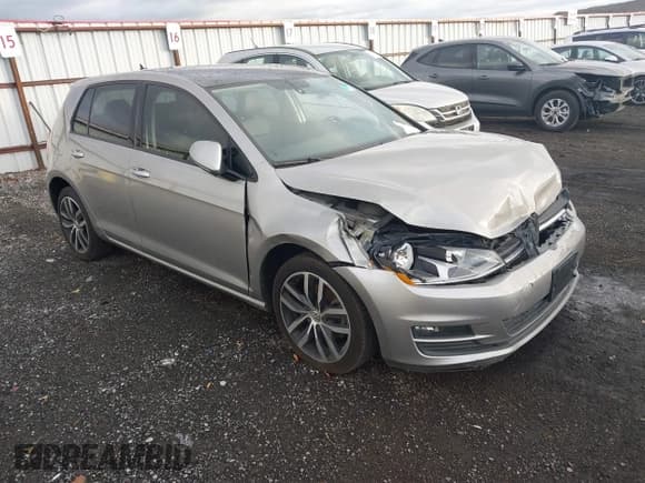 ✅ 2017 Volkswagen Golf S • VIN: 3VW217AU3HM058853 • Lot: 43216160. Wystawiony na IAAI z przebiegiem 76 915 mil. Bezpłatny archiwum sprzedaży aukcyjnych z USA i szczegółowy raport historii pojazdu na DreamBid. Zdjęcie 1.