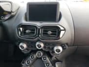 ✅ 2020 Aston Martin Vantage • VIN: SCFSMGAW3LGN03625 • Lot: 86402044. Wystawiony na Copart z przebiegiem 25 711 mil. Bezpłatny archiwum sprzedaży aukcyjnych z USA i szczegółowy raport historii pojazdu na DreamBid. Zdjęcie 10.