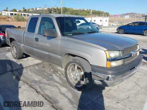 ✅ 2003 Chevrolet Silverado 1500 LS • VIN: 2GCEC19V931101936 • Lot: 43388856. Wystawiony na IAAI z przebiegiem 154 950 mil mil. Skorzystaj z bezpłatnego archiwum sprzedaży aukcyjnych z USA i zobacz szczegółowy raport historii pojazdu na DreamBid. Zdjęcie 1.