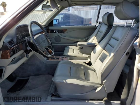 ✅ 1987 Mercedes-Benz 560 560SEC • VIN: WDBCA45D0HA296574 • Lot: 61967195. Listed on Copart with 106,849 mi. Free auction sales archive from the USA and detailed vehicle history report at DreamBid. Image 7.