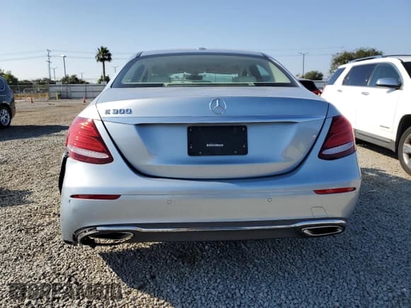 ✅ 2018 Mercedes-Benz E 300 • VIN: WDDZF4JB3JA298445 • Lot: 60354315. Listed on Copart with 39,903 mi. Free auction sales archive from the USA and detailed vehicle history report at DreamBid. Image 6.