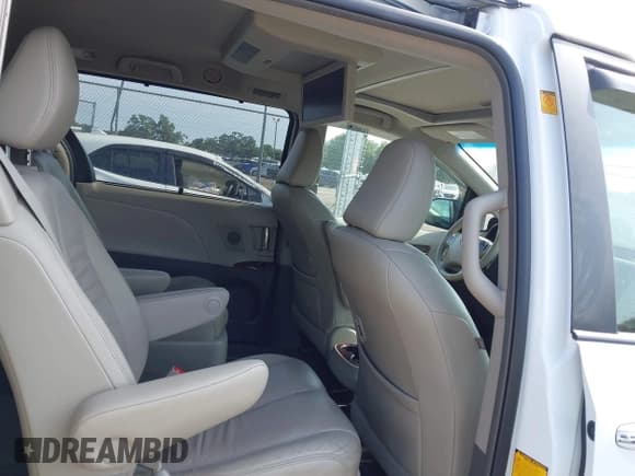 ✅ 2011 Toyota Sienna XLE • VIN: 5TDDK3DC6BS029472 • Лот: 42334600. Опубликован ранее на IAAI с пробегом 145 860 миль. Бесплатный доступ к архиву аукционных продаж из США и подробный отчёт об истории автомобиля на DreamBid. Изображение 8.