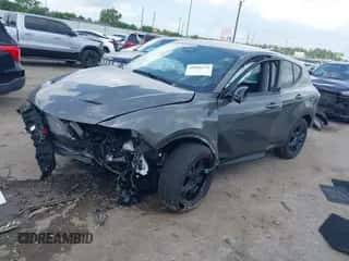 2024 Dodge Hornet GT z VIN ZACNDFANXR3A37627, wystawiony jako IAAI lot #42096174 z przebiegiem 2 527 mil mil oraz . Historia ofert i sprzedaży dostępna na DreamBid. Obrazek 2.