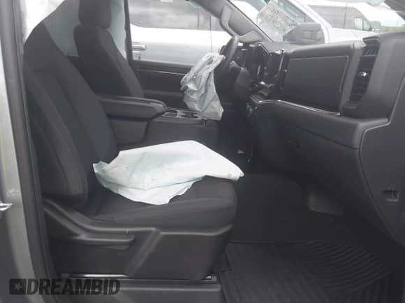 2026 Chevrolet Silverado 1500 LT z VIN 3GCUKDED5TG116874, wystawiony jako IAAI lot #43568713 z przebiegiem 1 845 mil mil oraz . Historia ofert i sprzedaży dostępna na DreamBid. Obrazek 5.