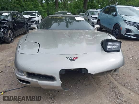 ✅ 1998 Chevrolet Corvette • VIN: 1G1YY22G6W5130385 • Lot: 42345580. Wystawiony na IAAI z przebiegiem 58 575 mil. Bezpłatny archiwum sprzedaży aukcyjnych z USA i szczegółowy raport historii pojazdu na DreamBid. Zdjęcie 12.