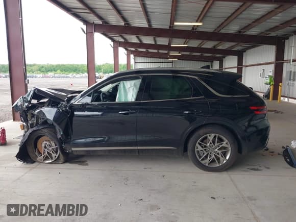 ✅ 2025 Genesis GV70 2.5T • VIN: KMUMADTB3SU174835 • Lot: 42219800. Listed on IAAI with 10,262 mi. Free auction sales archive from the USA and detailed vehicle history report at DreamBid. Image 14.