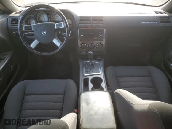 ✅ 2010 Dodge Challenger SE • VIN: 2B3CJ4DV5AH235502 • Lot: 76476814. Wystawiony na Copart z przebiegiem 267 440 mil. Bezpłatny archiwum sprzedaży aukcyjnych z USA i szczegółowy raport historii pojazdu na DreamBid. Zdjęcie 8.