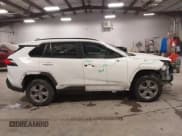 ✅ 2022 Toyota RAV4 Hybrid XLE • VIN: 4T3RWRFV0NU068864 • Lot: 43746864. Wystawiony na IAAI z przebiegiem 54 024 mil. Bezpłatny archiwum sprzedaży aukcyjnych z USA i szczegółowy raport historii pojazdu na DreamBid. Zdjęcie 13.