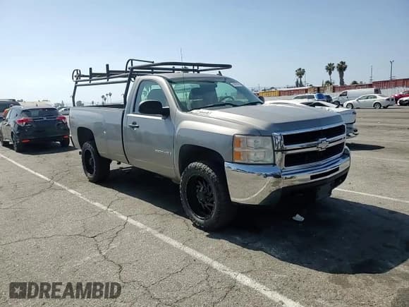 ✅ 2007 Chevrolet Silverado 2500HD Work Truck • VIN: 1GCHC24K57E602360 • Лот: 58250395. Опубликован ранее на Copart с пробегом 163 773 миль. Бесплатный доступ к архиву аукционных продаж из США и подробный отчёт об истории автомобиля на DreamBid. Изображение 13.