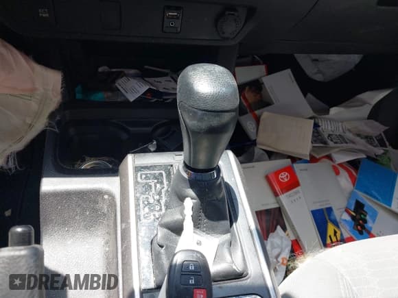 ✅ 2016 Toyota Tacoma SR5 • VIN: 3TMAZ5CN1GM009084 • Lot: 42360102. Listed on IAAI with 163,368 mi. Free auction sales archive from the USA and detailed vehicle history report at DreamBid. Image 11.