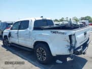 ✅ 2020 Toyota Tacoma SR5 • VIN: 3TMAZ5CN5LM116102 • Lot: 42755324. Wystawiony na IAAI z przebiegiem 63 730 mil. Bezpłatny archiwum sprzedaży aukcyjnych z USA i szczegółowy raport historii pojazdu na DreamBid. Zdjęcie 6.