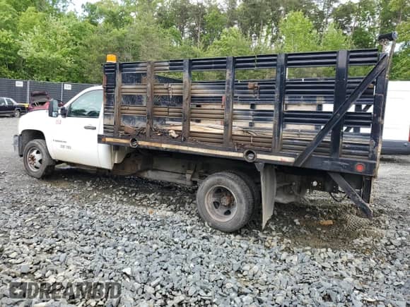 2009 Chevrolet Silverado 3500HD WT с VIN 1GBJC74K39E135526, выставлен на аукционе Copart как лот 55476145 с пробегом 231 642 миль миль и Чистый • Clean title. История ставок и продаж доступна на DreamBid. Изображение 2.