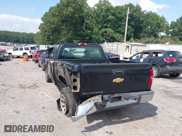 2012 Chevrolet Silverado 1500 Work Truck z VIN 1GCRCPEX1CZ286227, wystawiony jako IAAI lot #43042949 z przebiegiem 240 614 mil mil oraz . Historia ofert i sprzedaży dostępna na DreamBid. Obrazek 3.