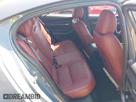 ✅ 2024 Mazda 3 S Carbon Edition • VIN: 3MZBPBCMXRM410682 • Лот: 43049840. Опубликован ранее на IAAI с пробегом 35 423 миль. Бесплатный доступ к архиву аукционных продаж из США и подробный отчёт об истории автомобиля на DreamBid. Изображение 8.