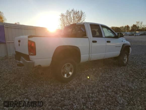 2004 Dodge 3500 SLT z VIN 3D7LU38C94G182368, wystawiony jako Copart lot #77501784 z przebiegiem 296 538 mil mil oraz Czysty tytuł • Clean title. Historia ofert i sprzedaży dostępna na DreamBid. Obrazek 3.