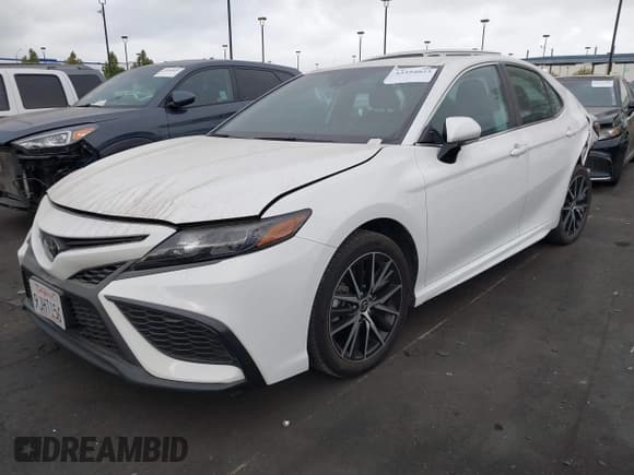 ✅ 2024 Toyota Camry SE • VIN: 4T1G11AK6RU848015 • Lot: 43394023. Listed on IAAI with 48,618 mi. Free auction sales archive from the USA and detailed vehicle history report at DreamBid. Image 17.