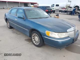 ✅ 2001 Lincoln Town Car Signature • VIN: 1LNHM82W71Y640373 • Lot: 43914701. Listed on IAAI with Not provided. Free auction sales archive from the USA and detailed vehicle history report at DreamBid. Image 1.
