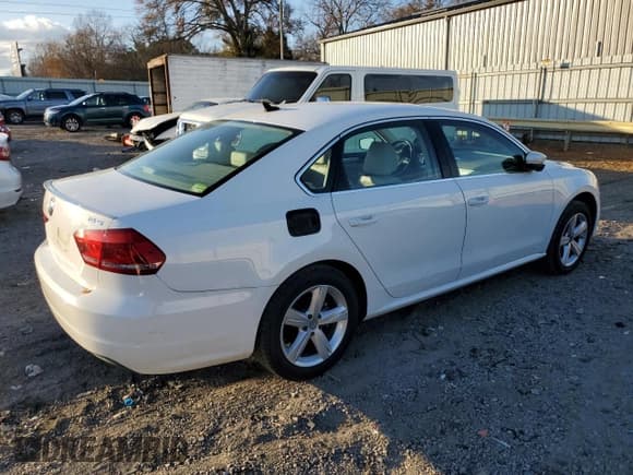 ✅ 2013 Volkswagen Passat SE • VIN: 1VWBN7A30DC012548 • Лот: 93081315. Опубликован ранее на Copart с пробегом 106 701 миль. Бесплатный доступ к архиву аукционных продаж из США и подробный отчёт об истории автомобиля на DreamBid. Изображение 3.