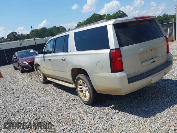 ✅ 2015 Chevrolet Suburban LT • VIN: 1GNSCJKCXFR307278 • Lot: 43150943. Wystawiony na IAAI z przebiegiem 133 320 mil. Bezpłatny archiwum sprzedaży aukcyjnych z USA i szczegółowy raport historii pojazdu na DreamBid. Zdjęcie 3.