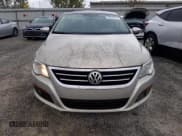 ✅ 2009 Volkswagen CC 4Motion • VIN: WVWGU73CX9E552848 • Lot: 78878774. Wystawiony na Copart z przebiegiem 159 855 mil. Bezpłatny archiwum sprzedaży aukcyjnych z USA i szczegółowy raport historii pojazdu na DreamBid. Zdjęcie 5.