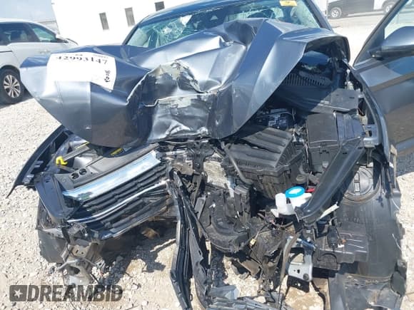 ✅ 2024 Volkswagen Jetta SE • VIN: 3VW7M7BU3RM056100 • Lot: 42993147. Wystawiony na IAAI z przebiegiem Nie podano. Bezpłatny archiwum sprzedaży aukcyjnych z USA i szczegółowy raport historii pojazdu na DreamBid. Zdjęcie 6.