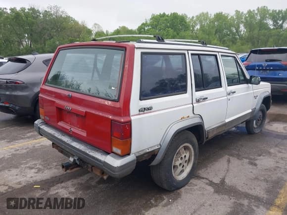 ✅ 1991 Jeep Cherokee • VIN: 1J4FJ58S3ML563620 • Lot: 42131093. Listed on IAAI with 198,942 mi. Free auction sales archive from the USA and detailed vehicle history report at DreamBid. Image 4.