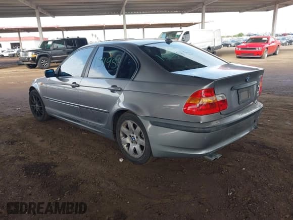 ✅ 2005 BMW 3 Series 325i • VIN: WBAET37485NJ88054 • Lot: 43775046. Listed on IAAI with 170,736 mi. Free auction sales archive from the USA and detailed vehicle history report at DreamBid. Image 3.