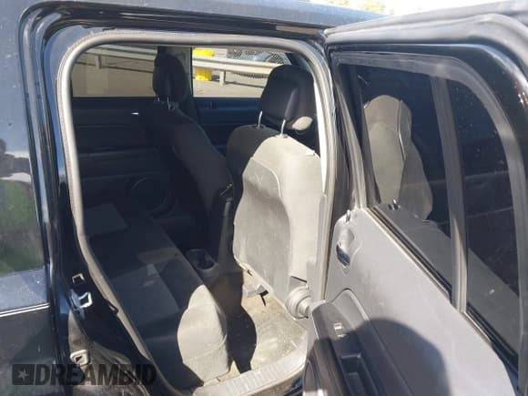 ✅ 2016 Jeep Patriot Sport • VIN: 1C4NJPBA6GD512835 • Lot: 43521747. Listed on IAAI with 113,605 mi. Free auction sales archive from the USA and detailed vehicle history report at DreamBid. Image 8.