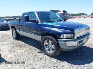 ✅ 2000 Dodge 1500 • VIN: 3B7HC12Z2YG122832 • Lot: 43090698. Listed on IAAI with 239,655 mi. Free auction sales archive from the USA and detailed vehicle history report at DreamBid. Image 1.