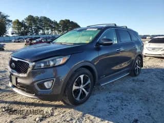 ✅ 2016 Kia Sorento EX • VIN: 5XYPHDA5XGG008152 • Лот: 82570715. Опубликован ранее на Copart с пробегом 135 466 миль. Бесплатный доступ к архиву аукционных продаж из США и подробный отчёт об истории автомобиля на DreamBid. Изображение 1.
